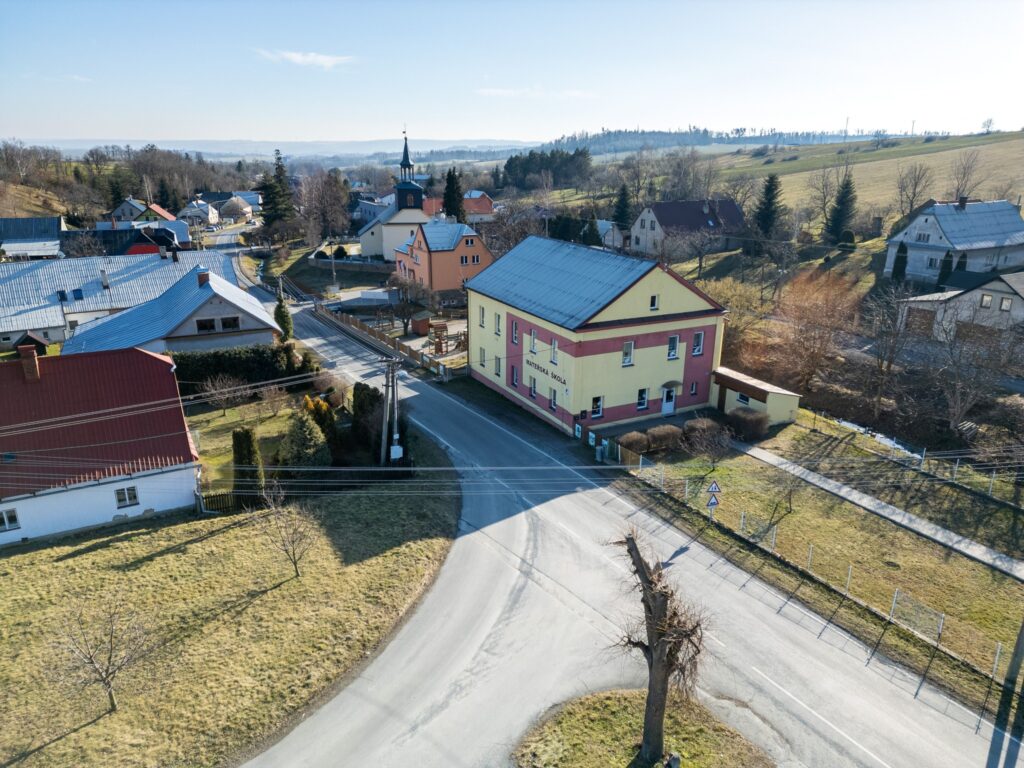 Pohled na Mateřskou školu Horní Životice